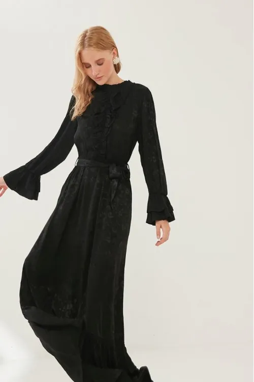 Yakası Fırfır Detaylı Uzun Elbise