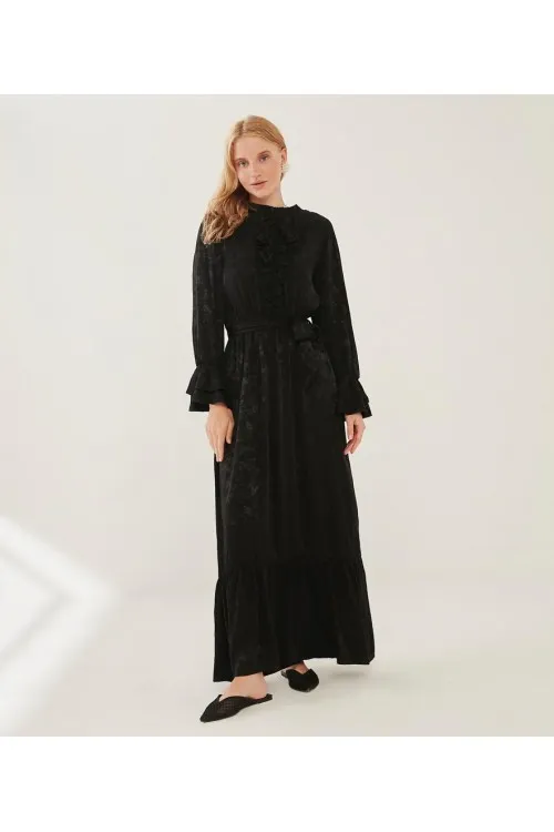 Yakası Fırfır Detaylı Uzun Elbise